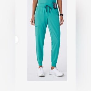 New with tags Zamora Oasis jogger scrub pants. Size small. Limited edition.